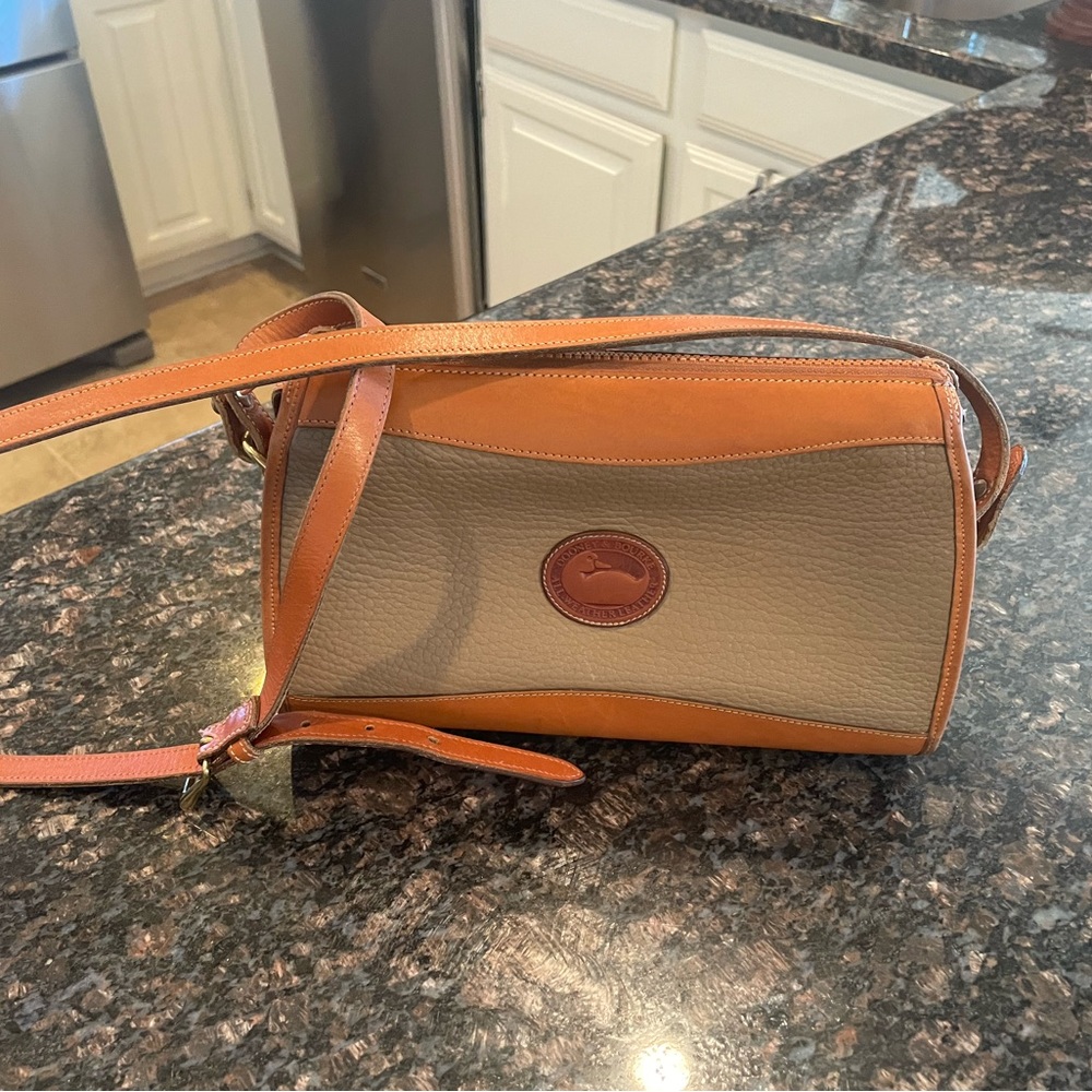 Vintage Dooney & Bourke Classic Zip Top